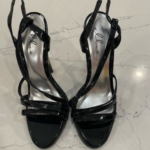 Woman’s Elle Black Pumps Size 8